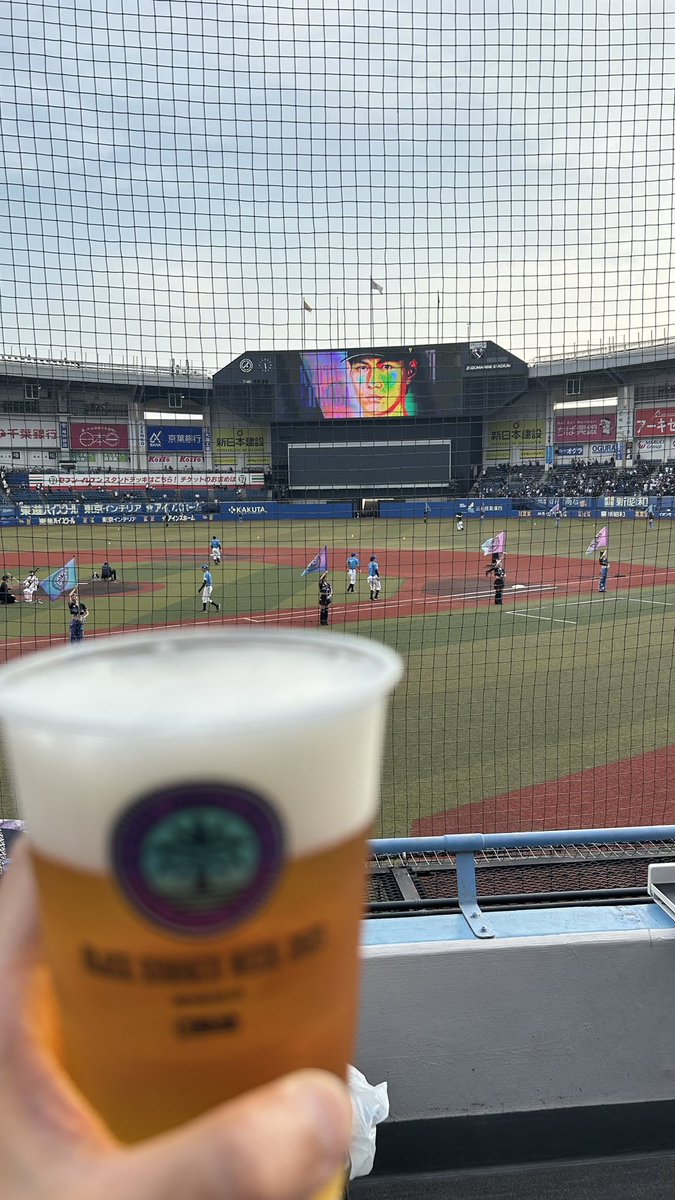 hidesuke0928's tweet photo. 今日は
ロッテ vs ソフトバンク🔥
BLACK SUMMER WEEK☀️
ビールには早すぎる時間だけど…
球場だし、千葉だし、夏だし(笑)🍺
声も汗も笑い声も
ぜーんぶスタンドの青空に
放り投げちゃえ🤲
野球は🍺と同じ浴びるもの
夏は楽しむもの❤️⚾️
#千葉ロッテ #BLACKSUMMERWEEK #マリンスタジアム #夏野球 https://t.co/00Ob8Sbn88
