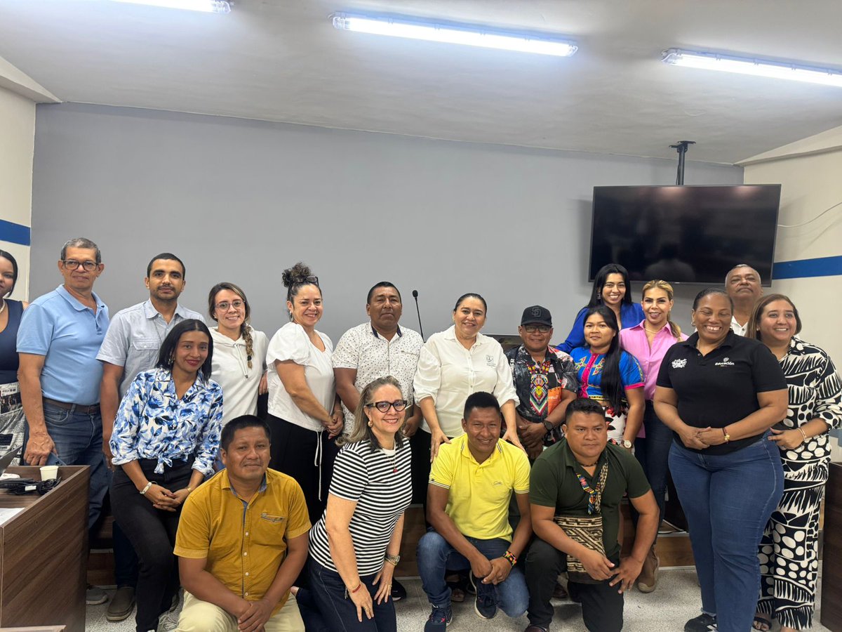 PyCEtnicas's tweet photo. El equipo Pueblos y comunidades etnicas del MEN y el equipo SED Cordoba participaron de la jornada de asistencia tecnica con pueblos indigenas en el departamento de Cordoba el pasado 25 de julio de 2025 @faridespitre @DanielRMed @Mineducacion https://t.co/XOyl3CrlhR