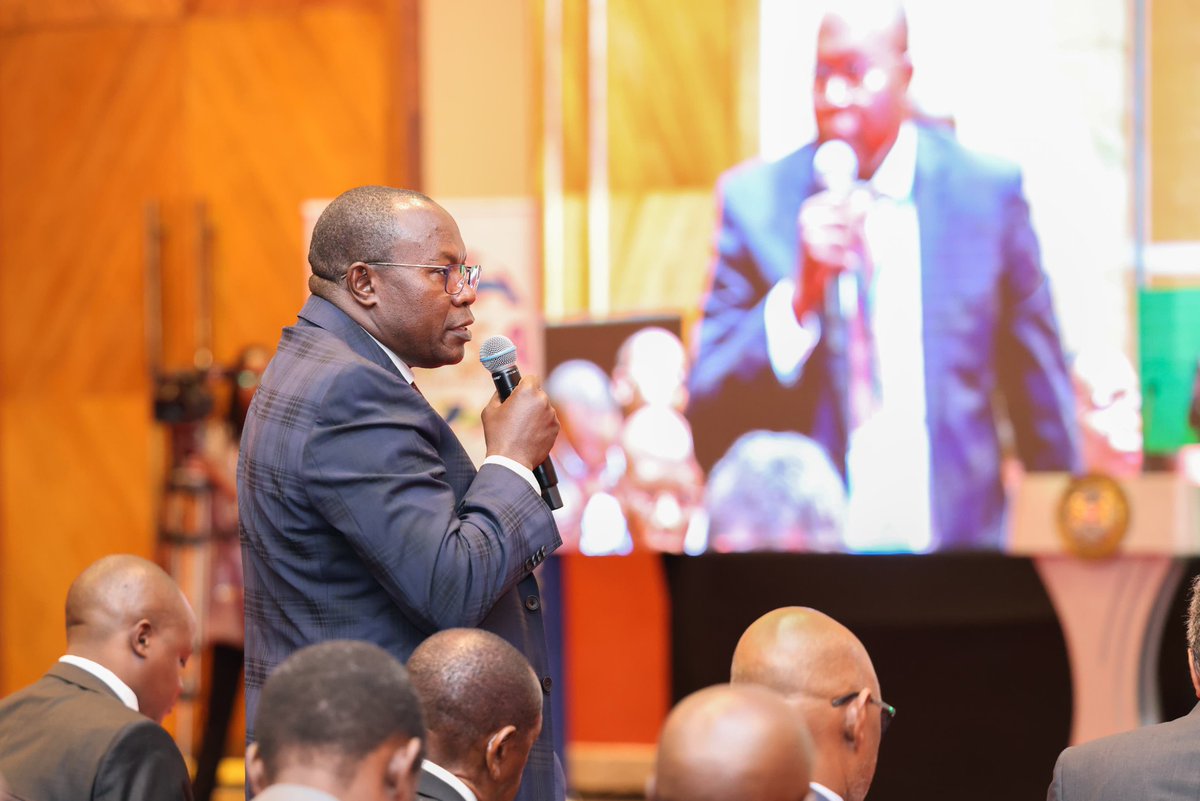 H.E. President William Ruto currently engaging the private sector on key challenges and the way forward.
#PresidentialRoundtable2025
<a href="/MITIKenya/">Ministry of Investments, Trade & Industry, Kenya</a> <a href="/Trade_Kenya/">Trade Kenya</a> <a href="/IndustryKE/">IndustryKE</a> <a href="/Investment_Ke/">State Department for Investment Promotion</a> <a href="/KDC_KE/">Kenya Development Corporation</a>