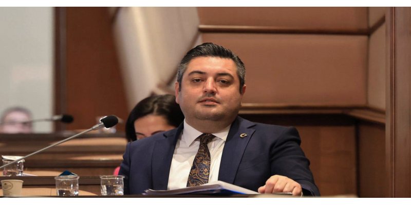 internetegazete's tweet photo. 📍 Beykoz Meclis Üyesi Burak Korkmaz Gözaltında
Korkmaz, 7 Nisan’daki konuşmasında “bilgi sızdıranlara işlem yapılacak” demişti. Savcılık, bu açıklamalar sonrası harekete geçti.
📲 https://t.co/ktrU8zgMt3
#Beykoz #BurakKorkmaz #İBB #Gözaltı #Soruşturma #Siyaset #Gündem https://t.co/6AGZXCkEve