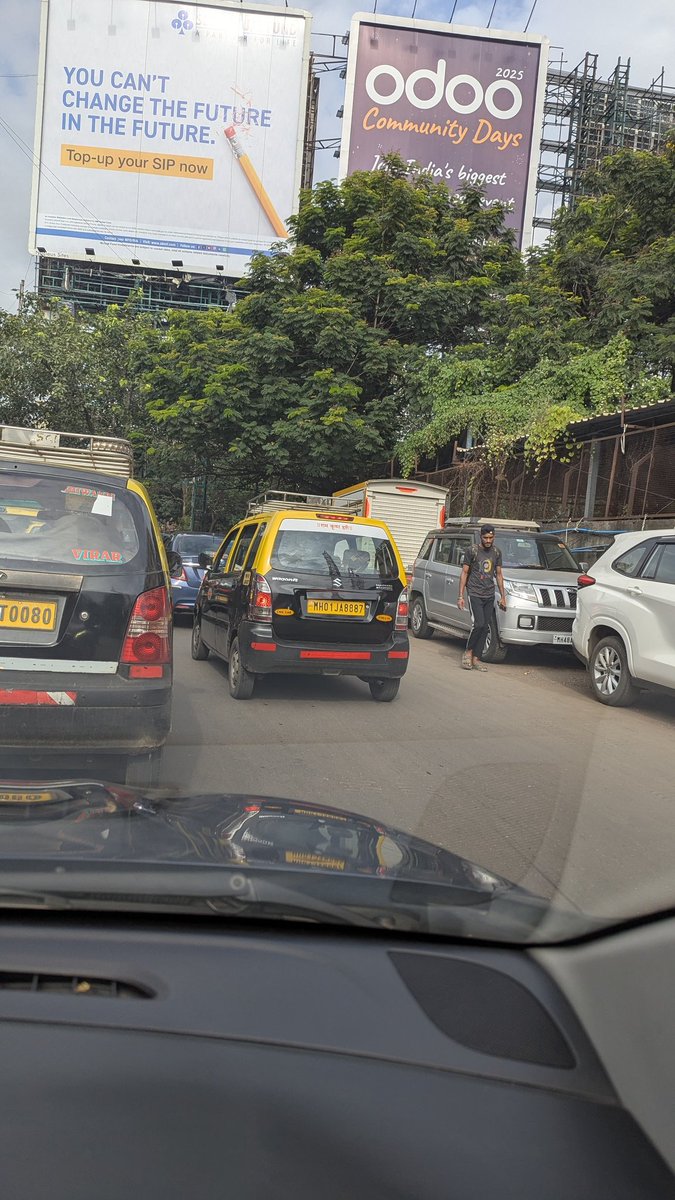 manojkamath's tweet photo. @MTPHereToHelp rampant opposite lane driving in Chunabhatti service road is a nuisance in morning peak hours. Pls take action 
MH01JA8887 MH01DB2742 MH01DT9655 MH03ES0269 https://t.co/bP4IuSPxSY