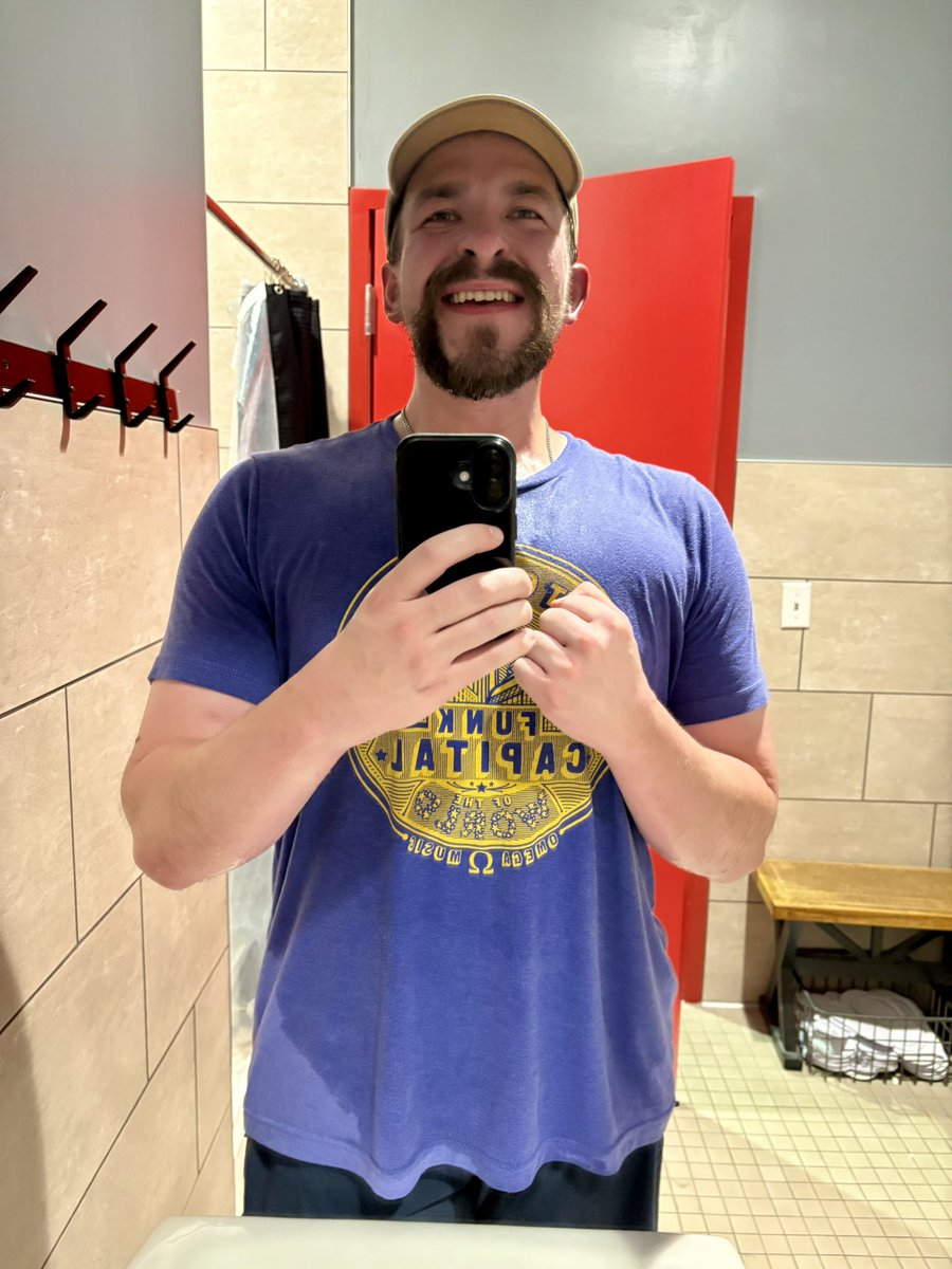 tuesday night proof of gym

if you’re reading this right now,
this is your sign to lock into the priorities
that you’ve been continuing to push off

you’ll thank yourself months from now