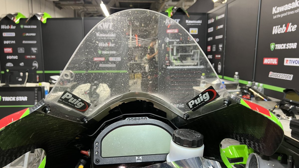 t_s_nagoya's tweet photo. 【 #鈴鹿8耐 オフショット📷】

こちらが灼熱の中、8時間を戦い抜いた後のマシン。
レースの激闘を物語る”勲章”が刻ま��ています。

#Suzuka8hours #KWT8耐2025 #FIMEWC https://t.co/AmMwGWs66H