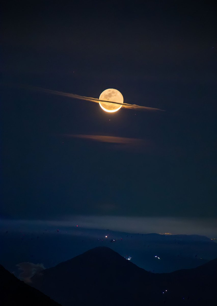 luna vestida de saturno