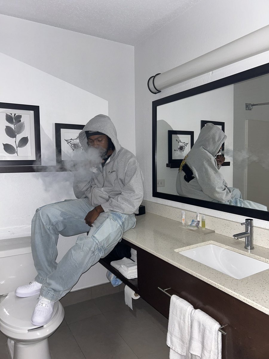 jdotdauno's tweet photo. 2006 OUT NOW. 
15 TRACKS
DEBUT ALBUM
https://t.co/wvQUAwIn8H

#nogimmick https://t.co/jcJf5YO7l4
