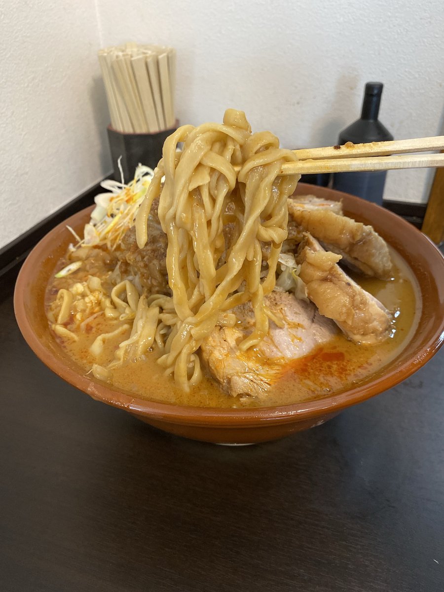 hitomishiripien's tweet photo. ラーメン たかし
・担々麺(豚2枚)
・大盛り
・豚1枚増し×2
・ヤサイマシマシ
・アブラマシマシ
・長ネギスライス
…delicious!! https://t.co/8wcuJ63g8T
