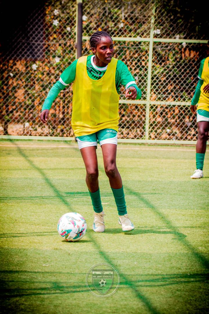 YeiJointStarsFC's tweet photo. First on pitch deliberations for the Super Queens ๐ ๐ค๐โ๏ธ
#prideofsmalllondon
#prideofsouthsudan
#SuperQueens
#CECAFA
#CAF https://t.co/54yzkoo4LN
