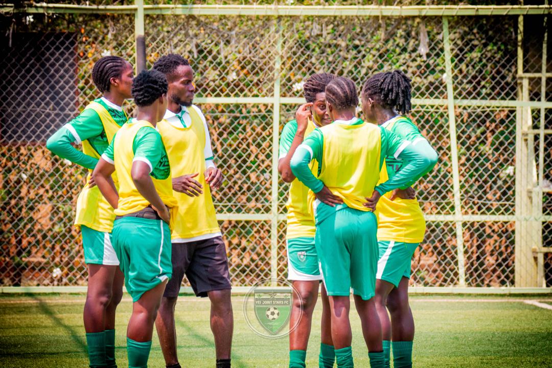 YeiJointStarsFC's tweet photo. First on pitch deliberations for the Super Queens ๐ ๐ค๐โ๏ธ
#prideofsmalllondon
#prideofsouthsudan
#SuperQueens
#CECAFA
#CAF https://t.co/54yzkoo4LN
