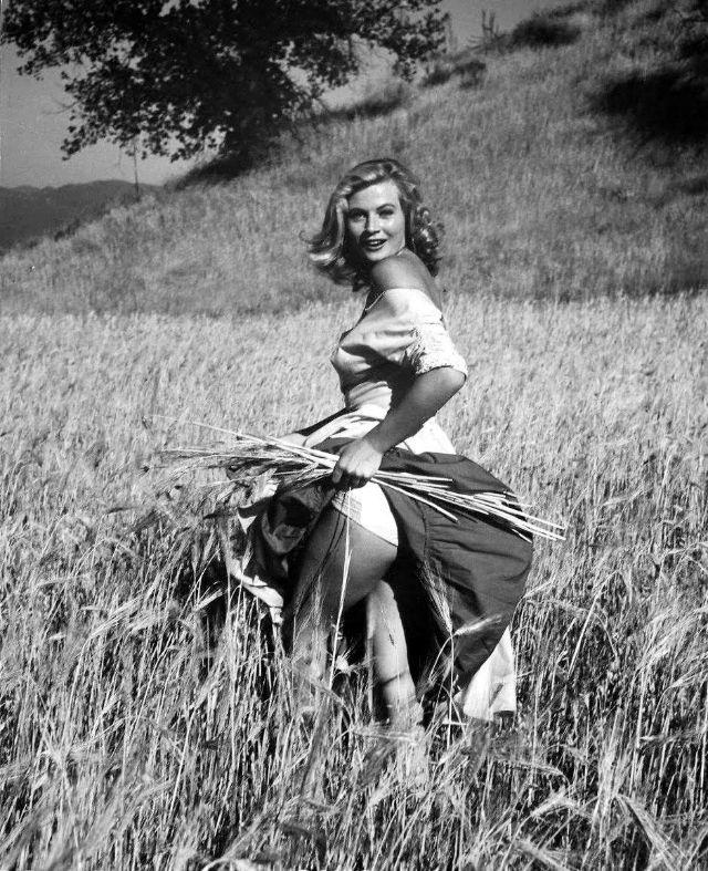 Anita Ekberg running through fields of gold......