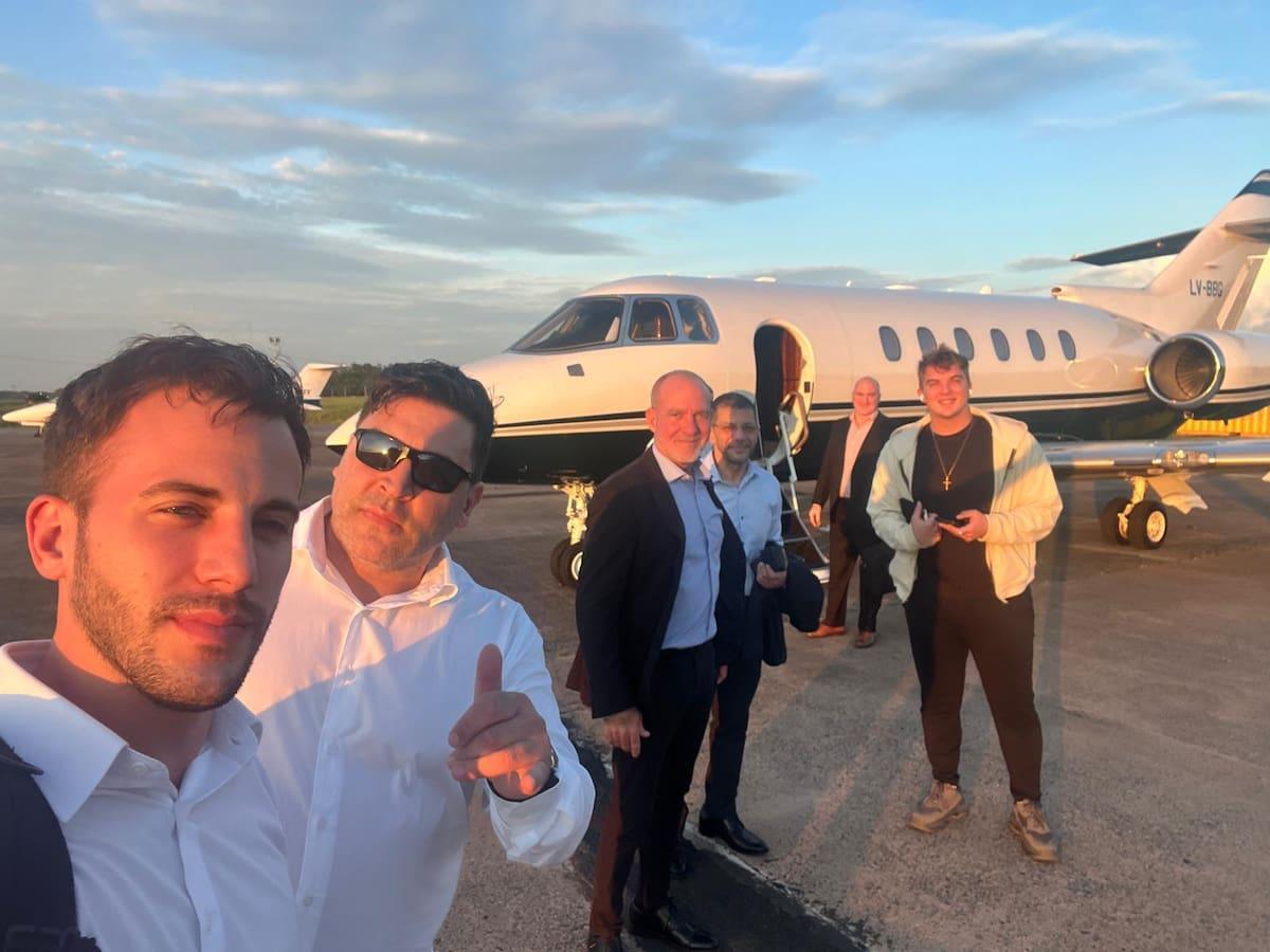 Caso $LIBRA: aparecen fotos y videos desconocidos de Hayden Davis en la Argentina a.ln.com.ar/4lXhcE4