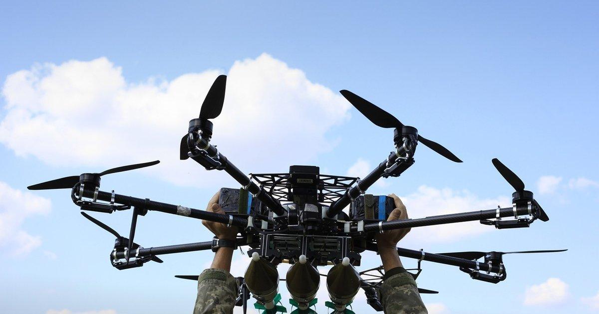 Видання The Economist пише, що на передовій в Україні зона ураження ("кіл-зона") стає глибшою, сягаючи десятків кілометрів. Дрони середньої дальності роблять пересування надзвичайно небезпечним, що змінює характер війни. Українські сили готуються до цих... ebx.sh/EmWPoL