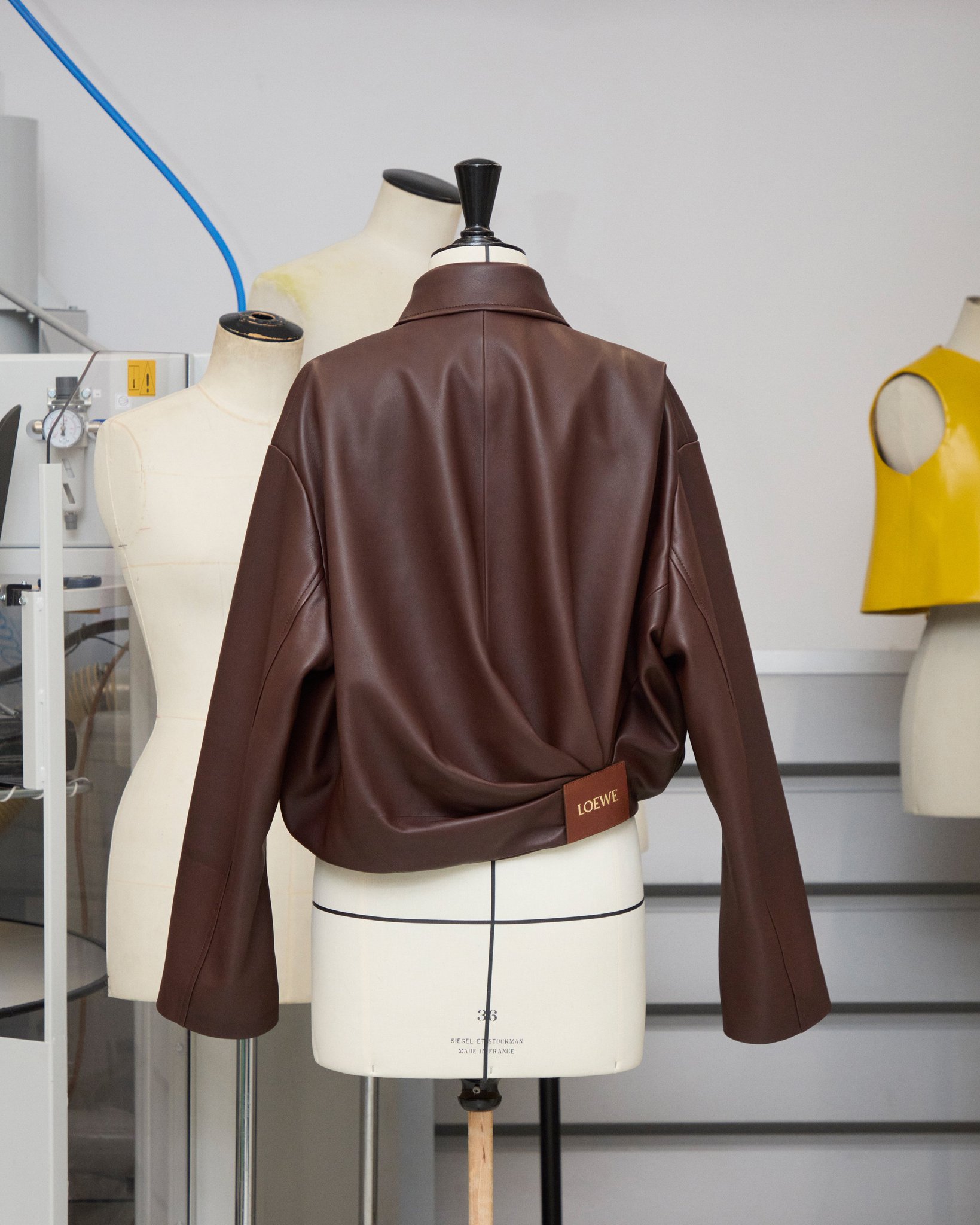 NEW＊関税込＊LOEWE ドレープ ジャケット スエードゴートスキン ドレープ ジャケット（スエードゴートスキン） グレー - LOEWE
