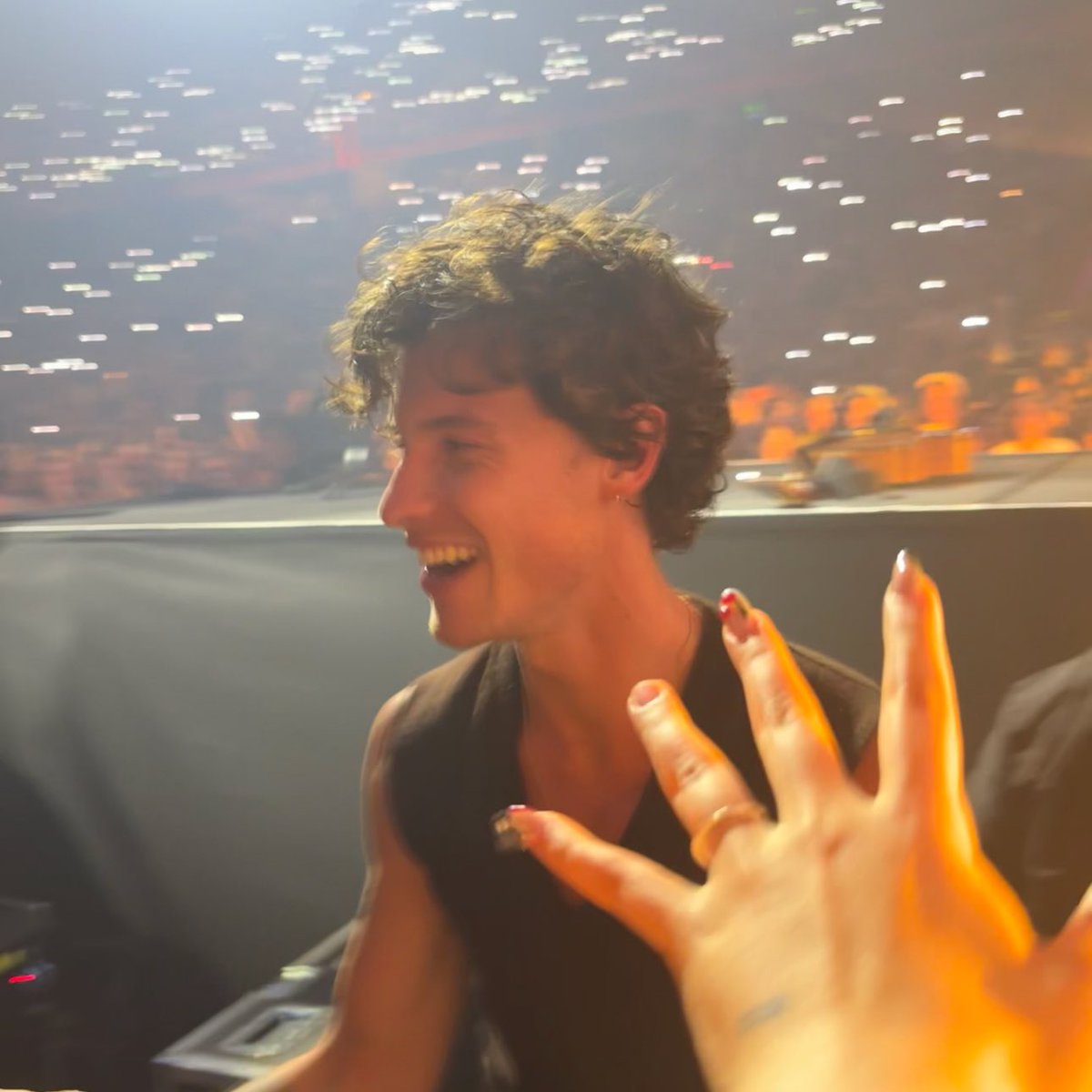 sudeontour's tweet photo. after 9 years.. finally managed to touch him.. finally managed to get my childhood dream come true 😭😭#OnTheRoadAgainKrakow https://t.co/dFDqmyujXv