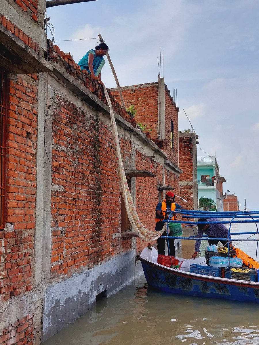 सुख दुख में साथ निभाया है, सुख दुख में साथ निभाएंगे।

"नर सेवा नारायण सेवा"

हर कदम आपके साथ 🙏

#Prayagraj #Flood