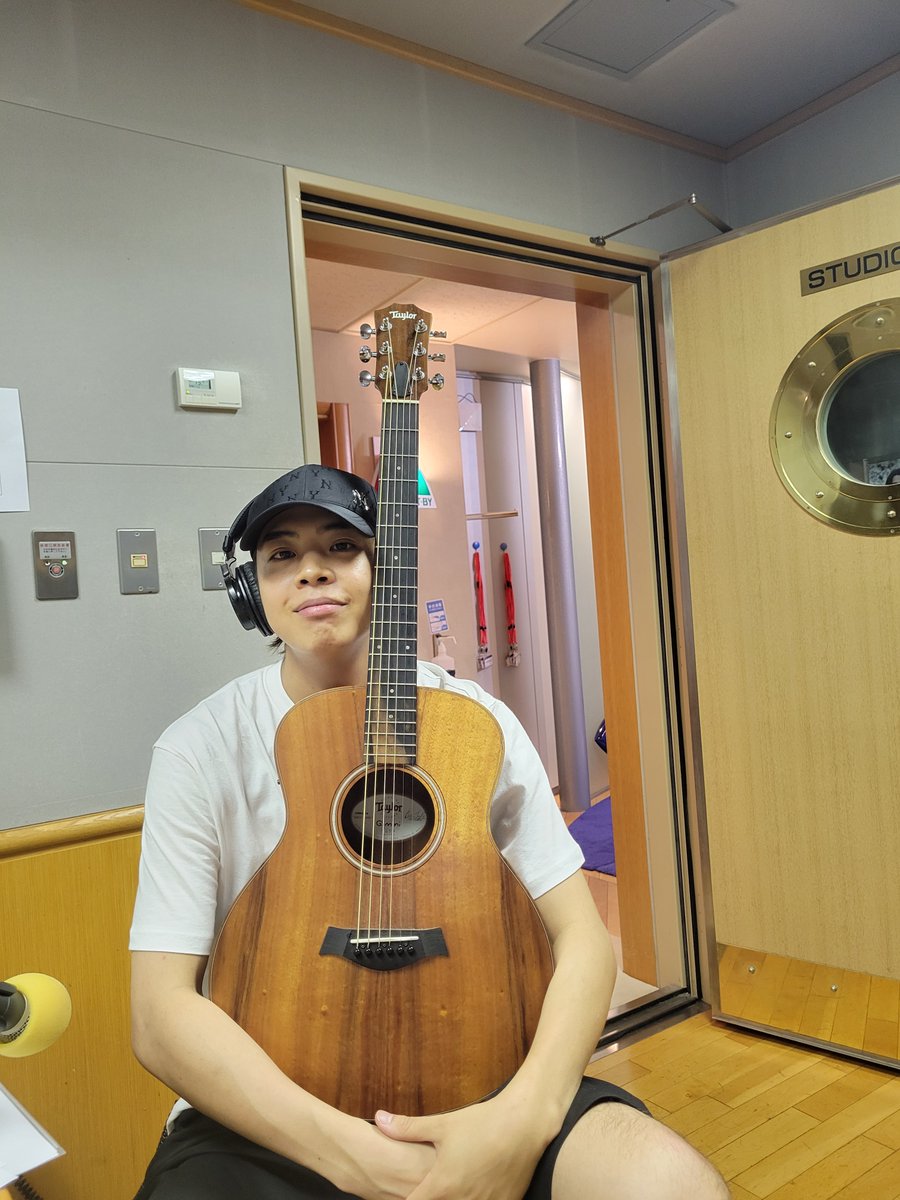今夜２３時３０分からのFm yokohama「E★K radio〜ケンの超 Radio Waves!!」今夜はLA帰りのKEN BOYのルーツミュージック紹介しよかーがあります。なんと洋楽を紹介！！
弾き語りも洋楽！！
#EKradio  #THEAGUL
#超Radiowaves  #FMヨコハマ40周年
<a href="/Ken_the_agul/">ケン/岸本賢一/THEAGUL</a>