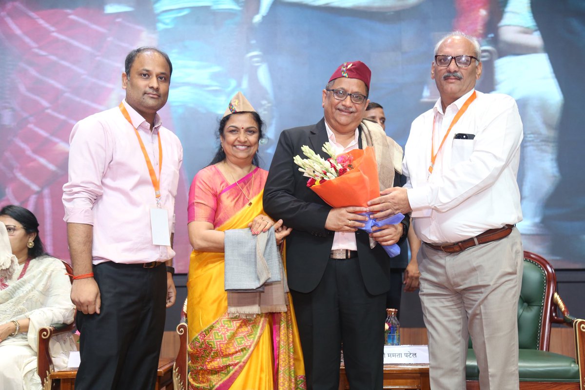 KiritkrJPatel's tweet photo. IFFCO is a true confluence of diverse cultures of country. Its presence in every village across all states of our country stands as a testimony to its strength and deep bond with the farmers. It was truly heartwarming to receive a warm welcome from all our State Marketing Managers, who beautifully showcased the unique culture and traditions of each state.