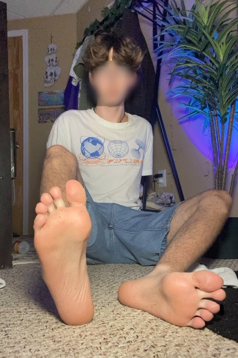 I need my toes rubbed so bad 😩
#footmassage #feet #footdom