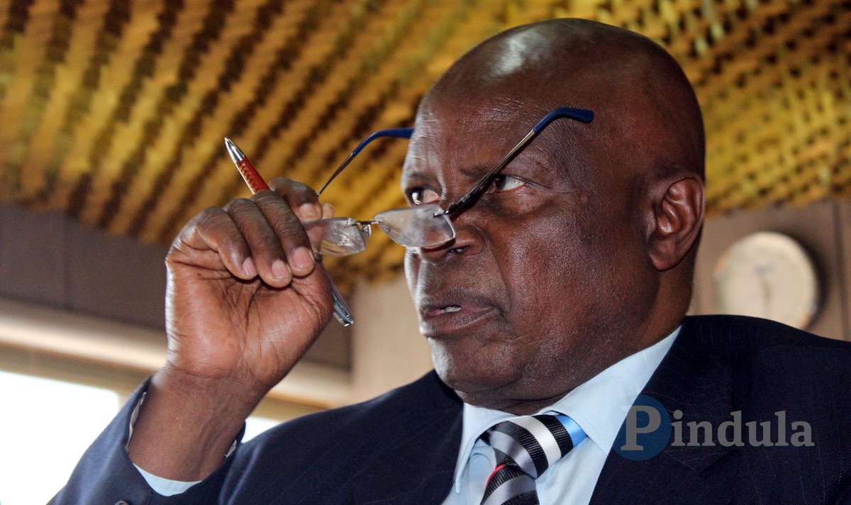 LynneStactia's tweet photo. VARAKASHI are just so FAKE and shameless, @ChinamasaPA once announced on X that he has fired them, they went out of town, ranting and raving about it saying Chinamasa was nothing but a useless old fella with ZERO influence in the grand scheme of things, they accused him of writing that BS about them in his own house, but now because he posted something about their paymaster Kubakwake, hanzi he is a man of integrity, he doesn’t post anything without consulting wide and far ! KWANAI 😂😂😂🤣🙌🏽🙌🏽