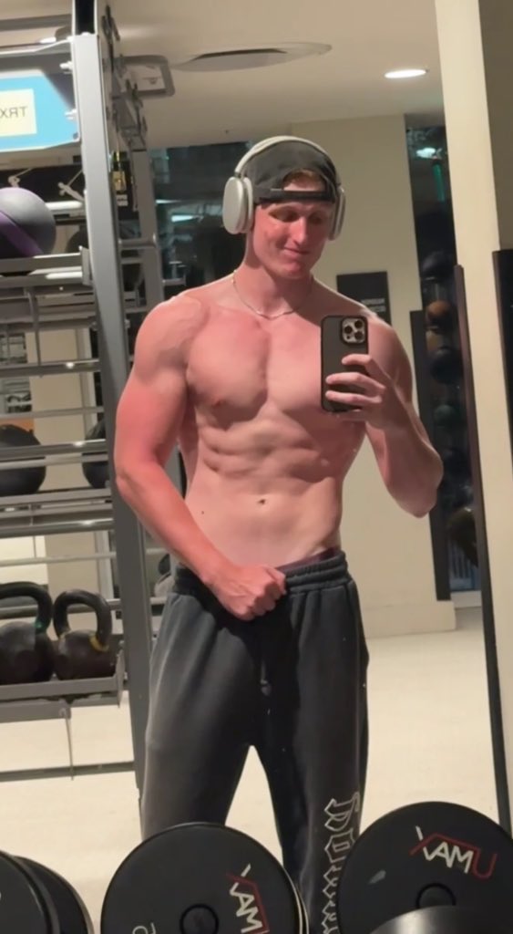 𝗕𝘂𝗯𝘇𝘆 tweet media