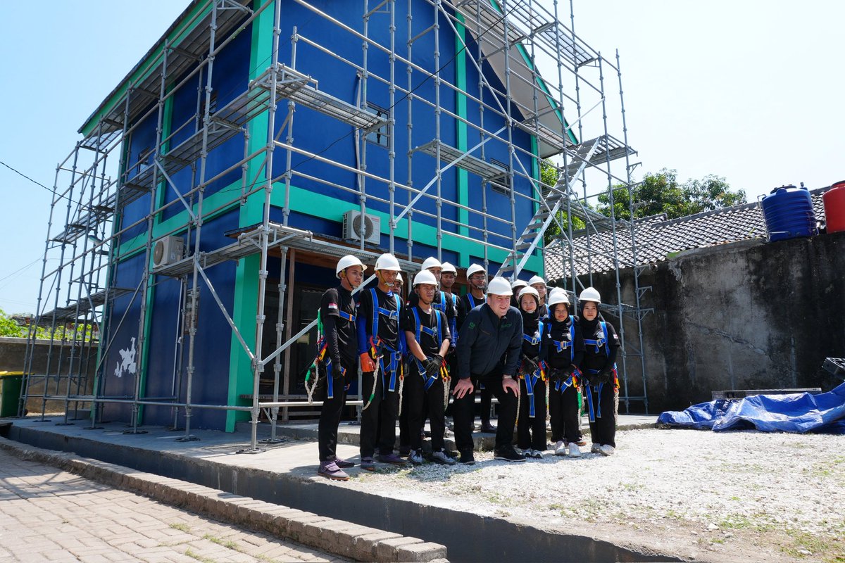 ROY株式会社インドネシア建築研修センターと日本語学校に来ました。 皆さん安全に気をつけて、すごく真面目に頑張っていました。  日本で活躍する日が楽しみです。