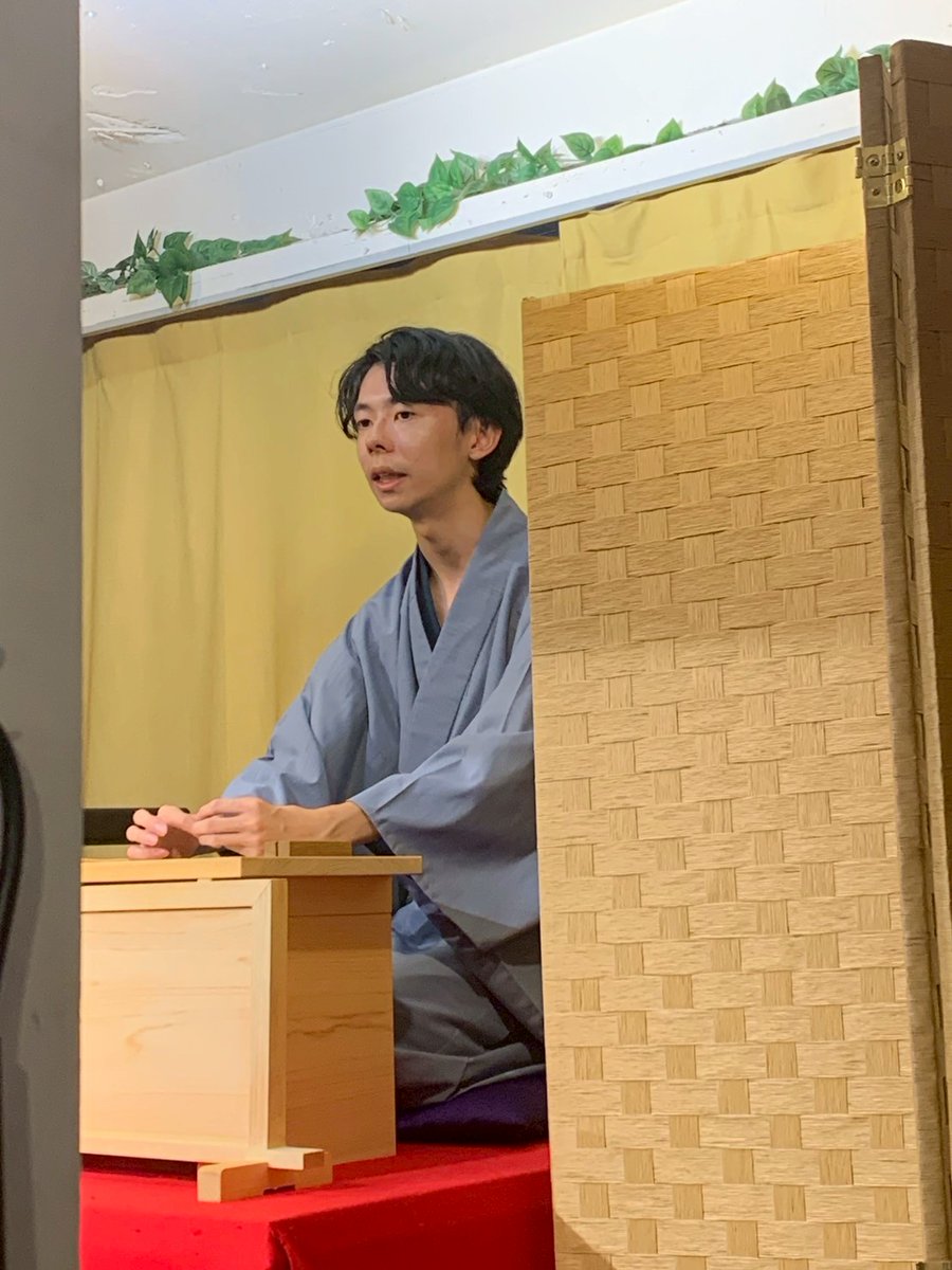 doby_ouou's tweet image. 8月5日　第一回　上方落語を楽しもうの会　終演しました！

とても素晴らしい会でした！僕も勉強になりました！

篁さん、初対面だっけどおもろすぎるし写真上手い。あと書割がどっか行った
喜彩さんとまん月先生がいる安心感すごかった…
猪酒菊さんはお大事に…