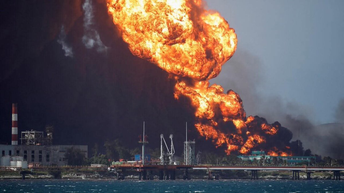 Llamas que no se apagan en la memoria, a Tres años del incendio en la Base de Supertanqueros de #Matanzas, el humo se fue, pero quedó lo imborrable:  El dolor de las vidas perdidas, El valor de los héroes que combatieron el fuego  

Hoy #CubaHonra con el corazón.