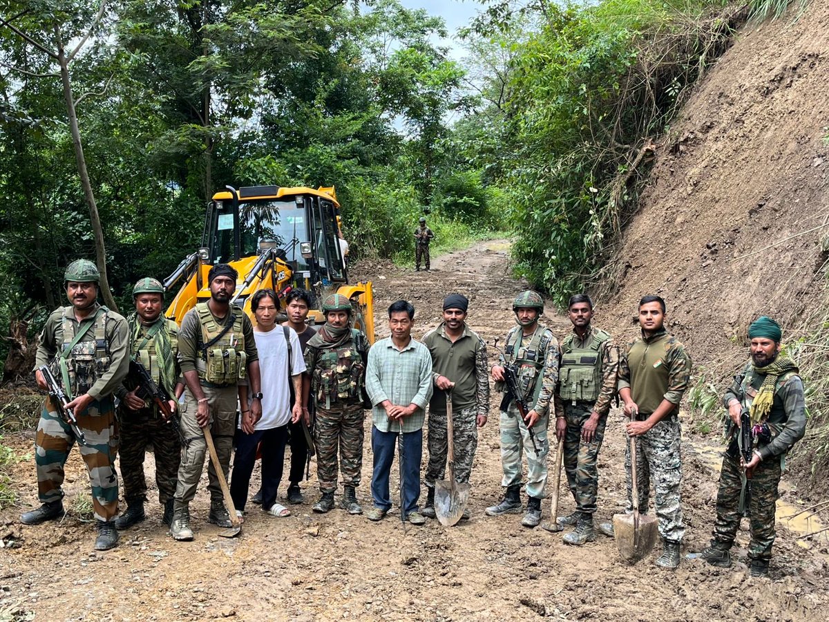 AR clears road blockage to restore connectivity arunachalobserver.org/2025/08/06/ar-…