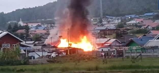 Fire kills lady, devours 2 houses with properties arunachalobserver.org/2025/08/06/fir…