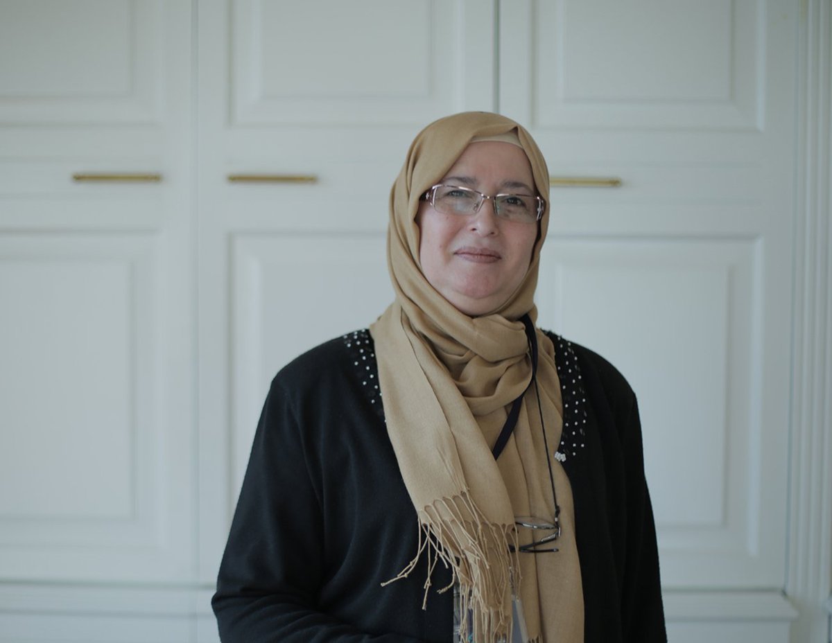 slmhktn's tweet image. 🔴Feminist yazar Berrin Sönmez, Diyanet’in son hutbesi sonrası ‘başını açma’ kararı aldığını duyurdu:

❝Başımı örterken yaradanımla bir sözleşme yaptım. Eğer bir gün bu ülkede başörtüsü zorunlu olursa başımı açarım dedim.

Yıllardır içimizi saran endişeyi, zorunlu başörtüsü…