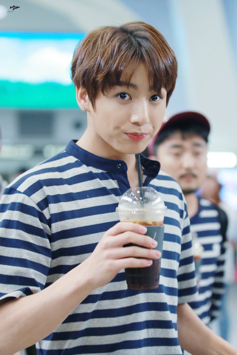 JUNGKOOK_901JK's tweet photo. 🐰🥤

#JK  #정국　#JUNGKOOK https://t.co/8ALULfh2s8