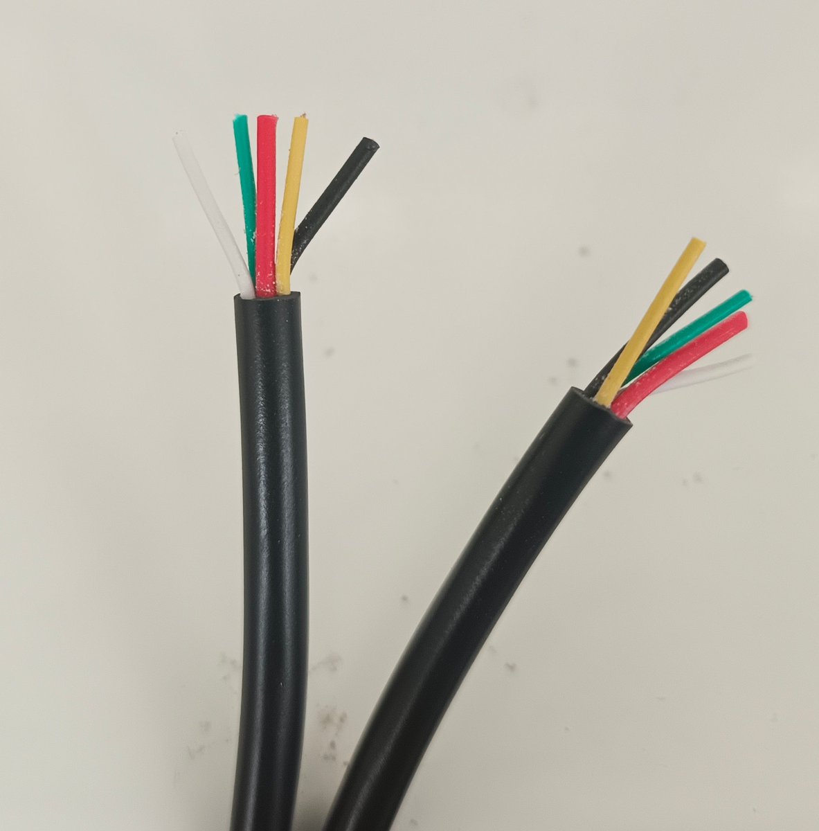 Any C-C or C-Iphone Cable will always have 5 wires inorder to charge and transfer data.

Orders yours now and collect it in your closest Safaricom shop 
masoko.com/phones-accesso…

Contact 0724 871 079