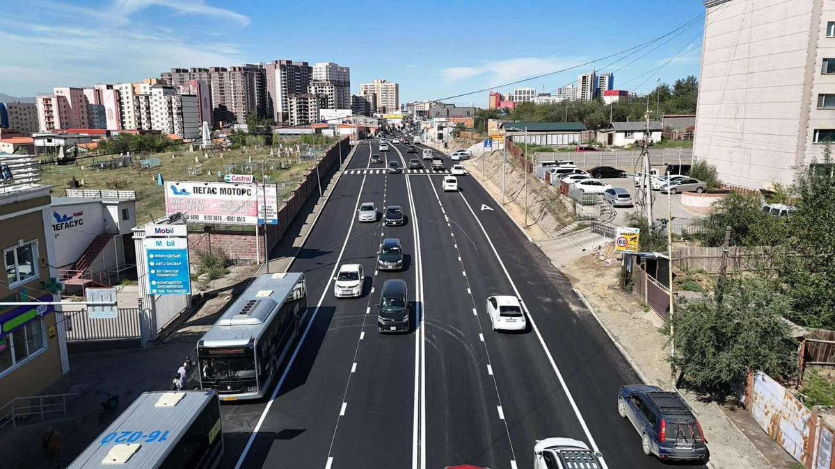 Хил хамгаалах ерөнхий газрын хойд уулзвараас Монелийн уулзвар хүртэлх авто замыг өнгө асфальтбетоноор хучиж, тэмдэглэгээ хийж, товлосон хугацаанаас өмнө зорчих хөдөлгөөнийг нээлээ.