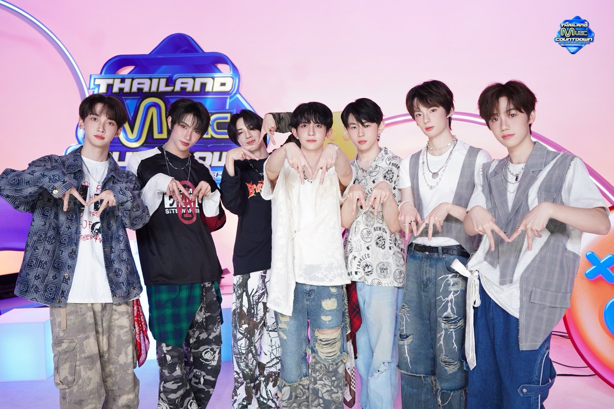 TMCcountdown's tweet photo. [OOTD✨] RaceBace - AE86 2025 X Gloves2Ali 2025 | Thailand Music Countdown

#RaceBace #RGB_Plan #TMC_EP12 
#TMC2025 #ThailandMusicCountdown 
#TrueCJCreations #Ch3Thailand https://t.co/Jg2sOXE17I