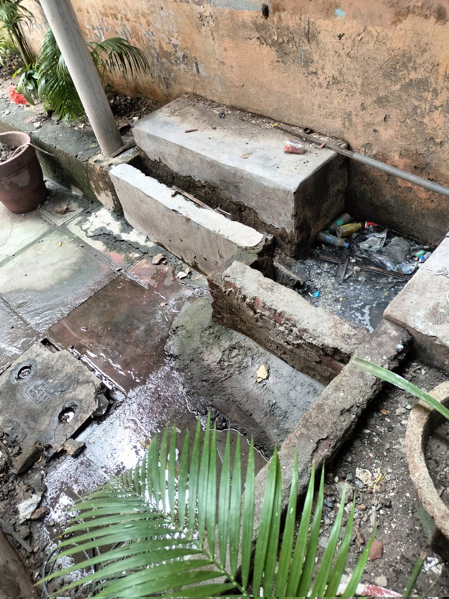 Souravsingh888's tweet photo. ये गंदगी गंगा शॉपिंग कंपलेक्स सेक्टर 29 ब्लॉक 2, शॉप नंबर 86 के सामने है और सीवर लाइन लॉक होने के कारण ये इतनी गंदगी है मेरी नोएडा ऑथोरिटी से रिक्वेस्ट है इसको जल्दी से जल्दी सफाई करने की कोशिश करे . https://t.co/p8A7zqON33