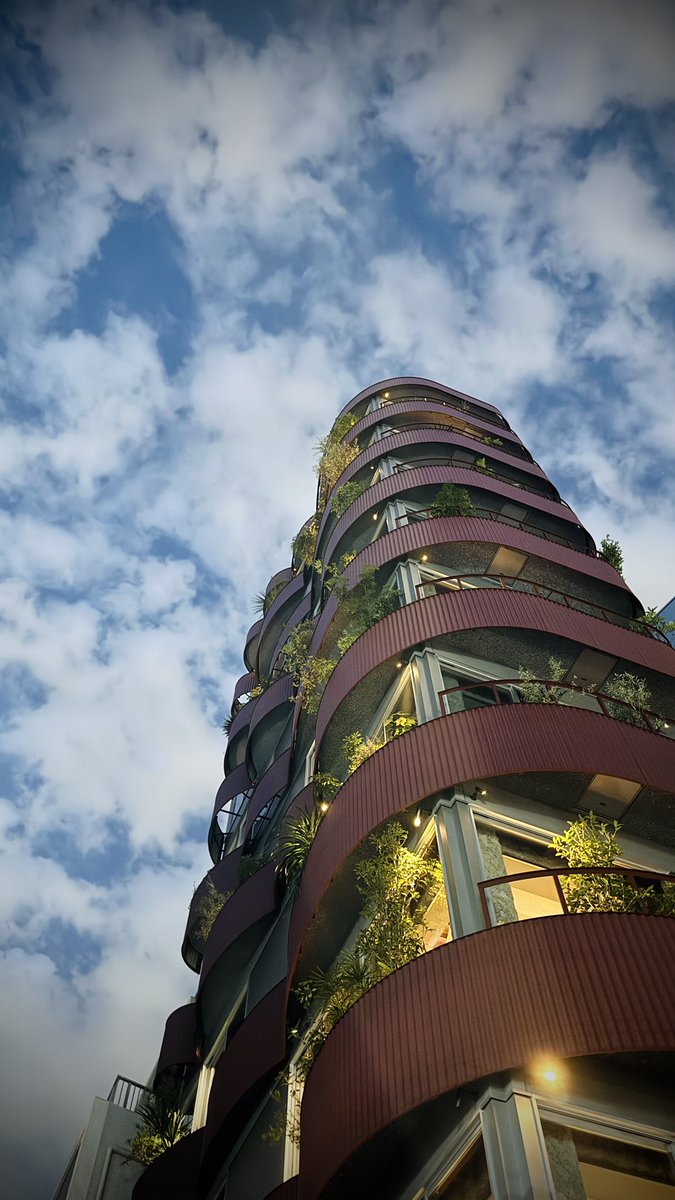 🪴SOIL Nihonbashi,Tokyo
9/1オープンのホテルSOIL、MEDIA DAYに拝見させて頂いた。

新築なのに、リノベかのような物語があり、
外観があるのに、内と連続な構成でもあり、
エレガントなようで、カジュアルさもあり、
プライベートのようで、パブリックでもある。