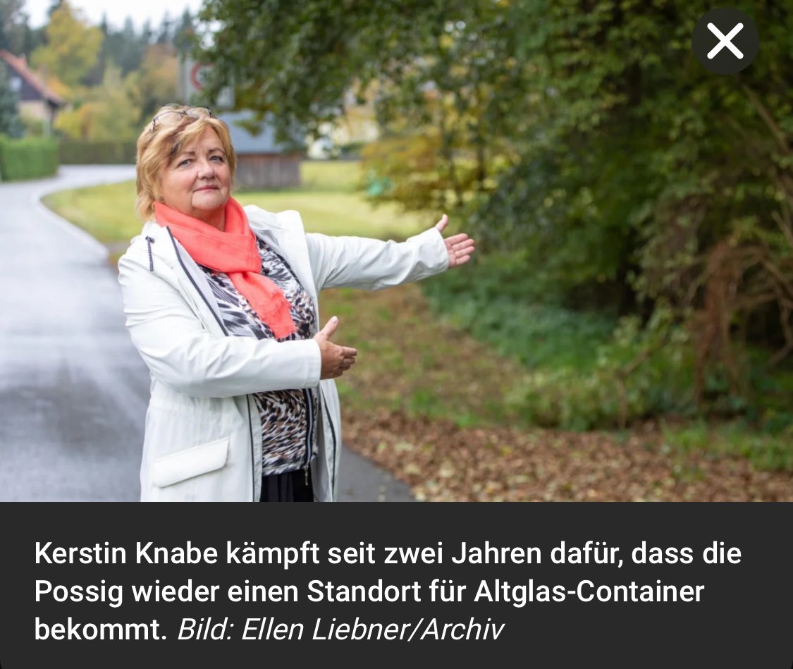 Rentner, die auf Dinge zeigen tweet media