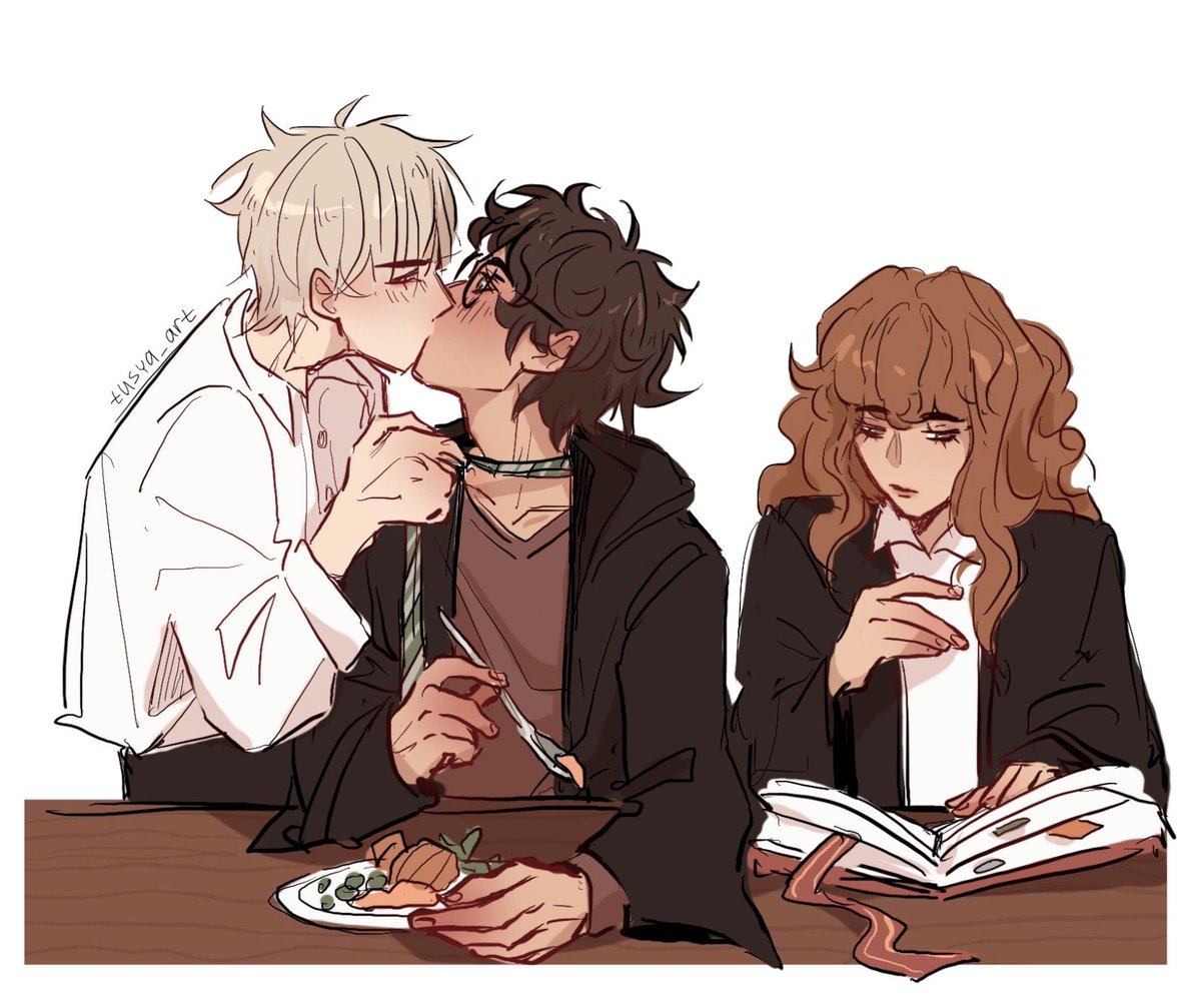 Ehehehehh I found another one🤭
"An unexpected kiss, but for everyone?"
#drarry #dmhp #HarryPotter