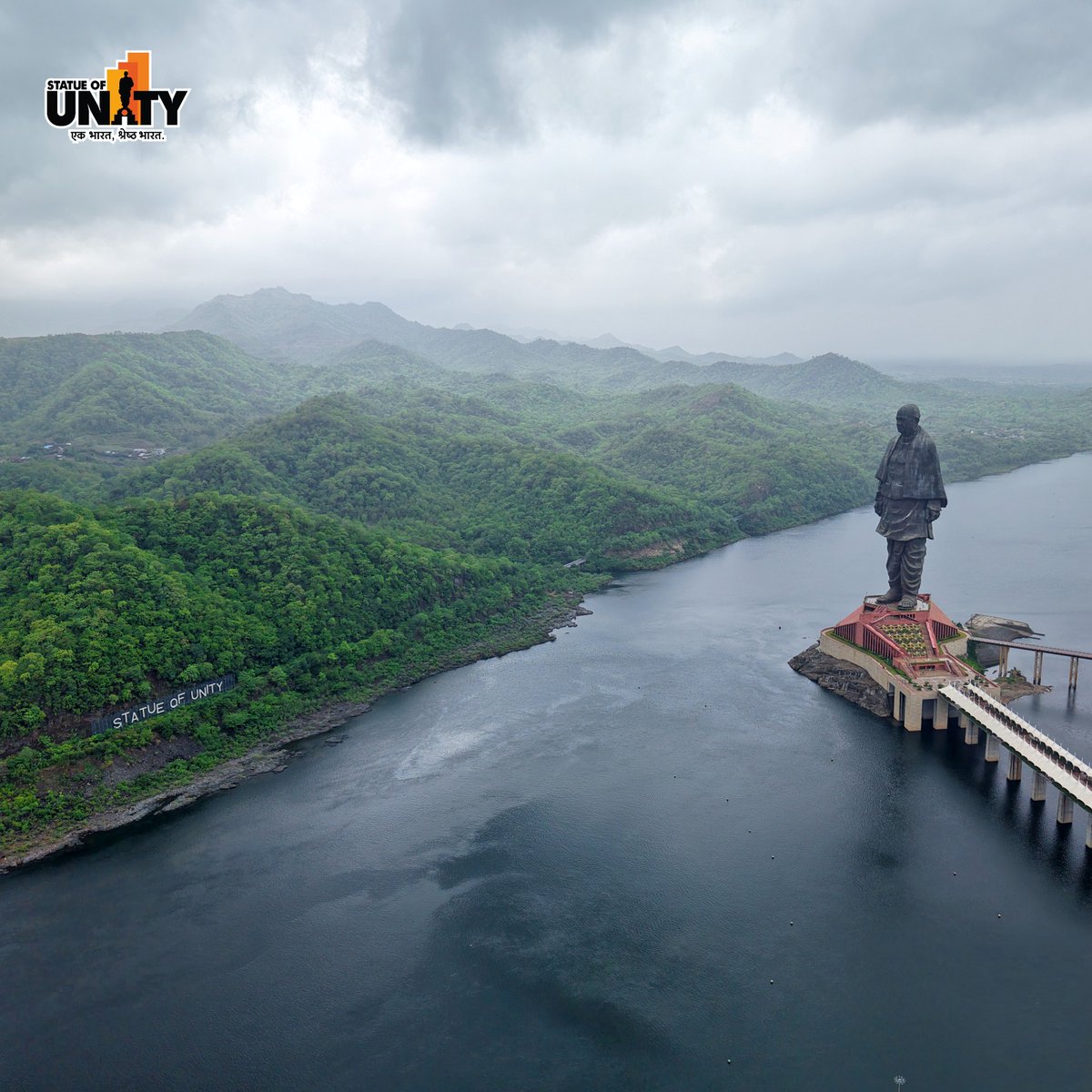 Explore the enchanting beauty of the #StatueofUnity during monsoon, where clouds gently embrace the world's tallest statue and lush greenery surrounds you from every angle.
#MonsoonMagic #MonsoonVibes #EktaNagar #150YearOfSardarPatel