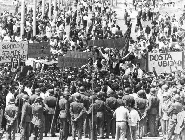 🗓️ 6 Ağustos – Sosyalist Takvimden Gözlemler

• 1960 | Küba Devrimi: ABD egemenliği yıktık, yabancı mülkiyeti millîleştirdik 👊

Tarih, işçi sınıfının iktidar yürüyüşünü yazan direnişlerle örülüdür. Sınıf bilinçsiz devrim olmaz.
#sınıfsavaşı #KübaDevrimi #Enternasyonal #devrim