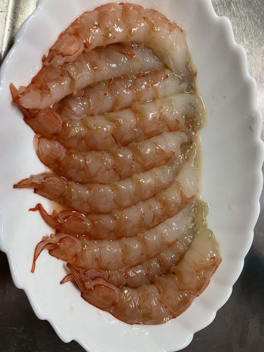 とりあえずすき焼きから

手抜きで割下はエバラ、具は白菜と舞茸のみのフライパン調理

あとエビのお刺身

殻剥きながらエビ味噌すすってたら、そこそこお腹がふくれた