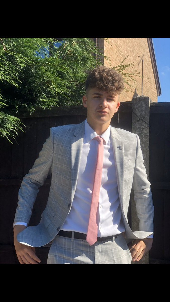 LadsInSuits tweet media