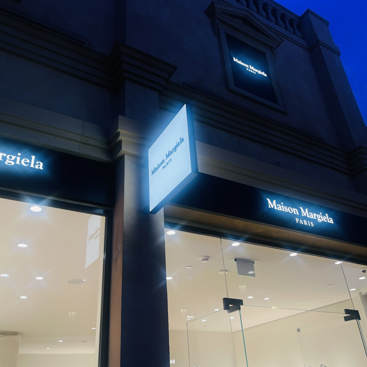 thank you anthony at the las vegas margiela for the excellent service and telling me where the rick owens store is even though i didnt ask like why would you assume 😂