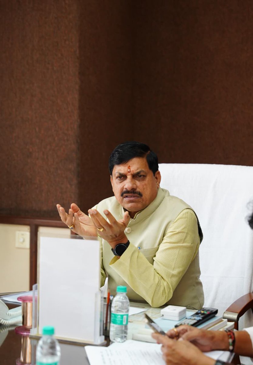 मुख्यमंत्री डॉ. मोहन यादव ने आज विधानसभा में आयोजित बैठक में स्वतंत्रता दिवस समारोह 2025 के आयोजन की तैयारियों की समीक्षा की और आवश्यक दिशा-निर्देश दिए। 

बैठक में उप मुख्यमंत्री श्री <a href="/rshuklabjp/">Rajendra Shukla</a> , कैबिनेट मंत्रीगण श्री <a href="/KailashOnline/">Kailash Vijayvargiya</a> , श्री <a href="/prahladspatel/">Prahlad Singh Patel ( वृक्ष से जल, जल से जीवन)</a> , श्री <a href="/MPRakeshSingh/">Rakesh Singh</a> ,