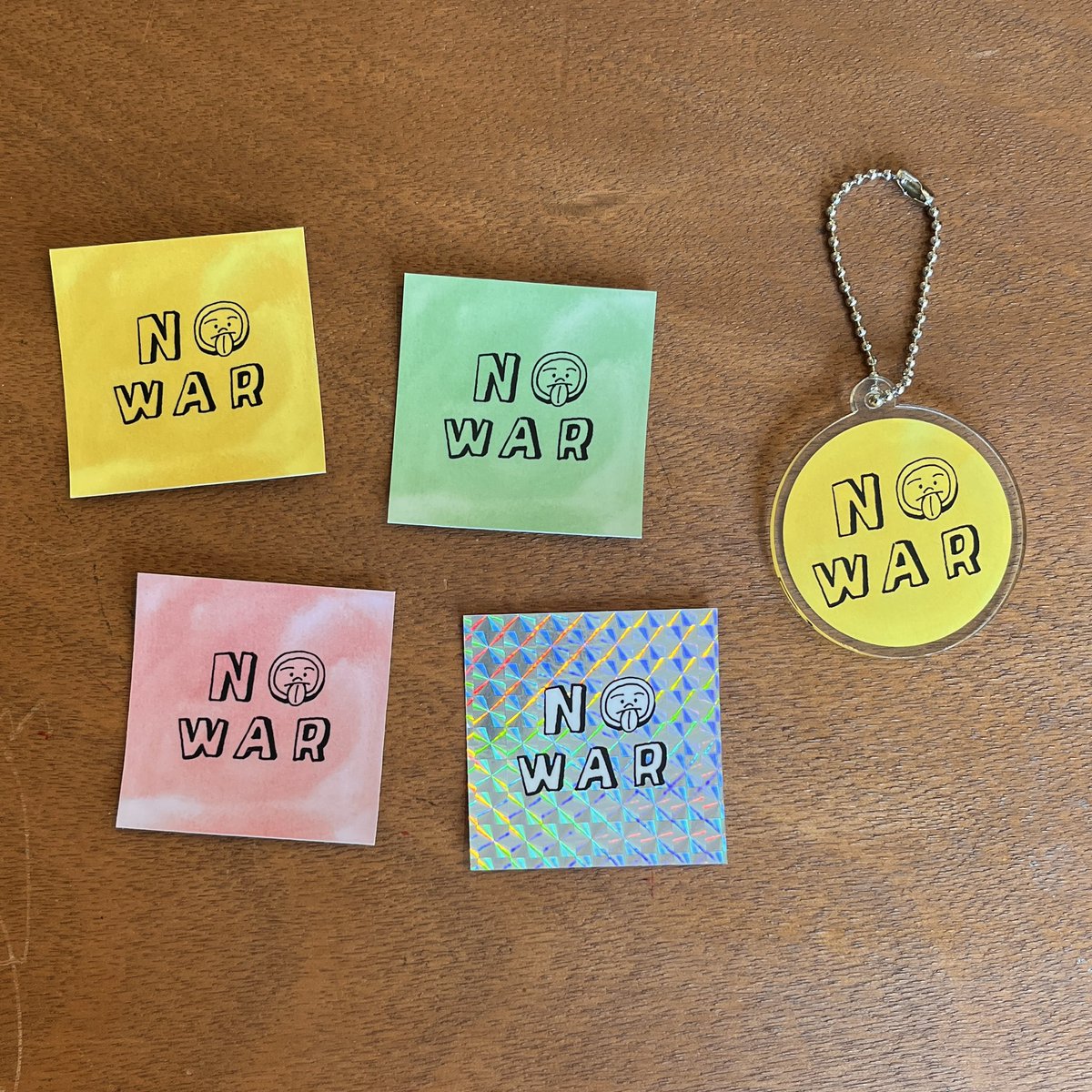 『差別と戦争めちゃくちゃ反対ブックフェア』オリジナルグッズのご紹介🦀

NO WAR グッズ！イラストは藤岡拓太郎さんです🐙
かわいいけどNO感にあふれています！

ステッカー　各色300円
アクリルキーホルダー　500円
