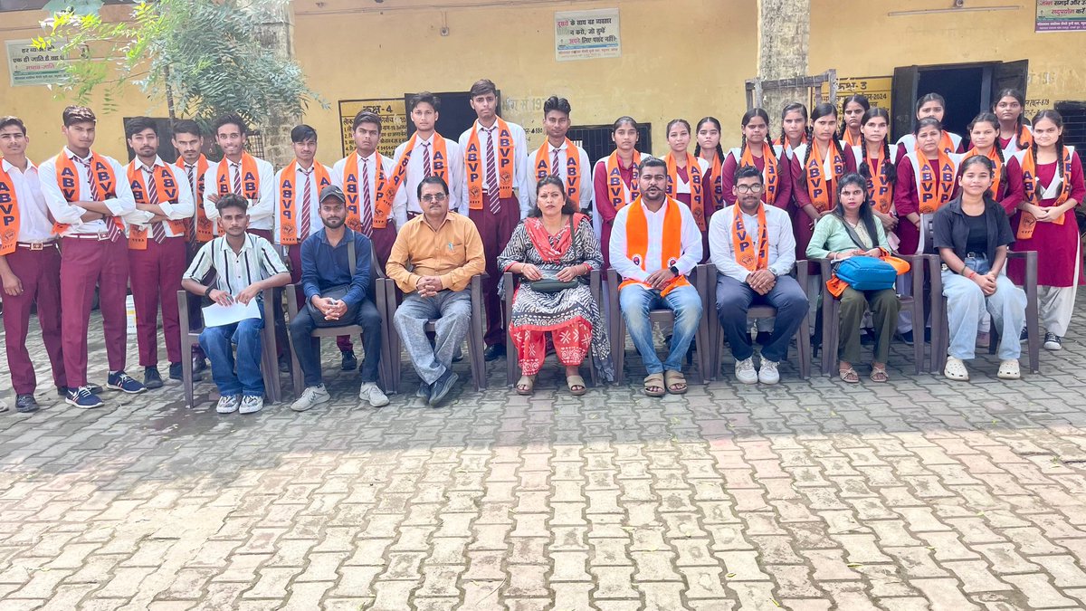 ABVP4Agra's tweet photo. अखिल भारतीय विद्यार्थी परिषद आगरा महानगर द्वा�� छावनी नगर ईकाई की लाल बहादुर शास्त्री इंटर कॉलेज इकाई का गठन किया गया। जिसमें मुख्य रूप से राष्ट्रीय कार्यकारिणी सदस्य शुभम कश्यप जी, कॉलेज प्राचार्य संगीता बघेल जी,पूर्व नगर अध्यक्ष सर्वेश तिवारी जी एवं अन्य कार्यकर्ता उपस्थित रहे। https://t.co/Q1G0AbJB7J