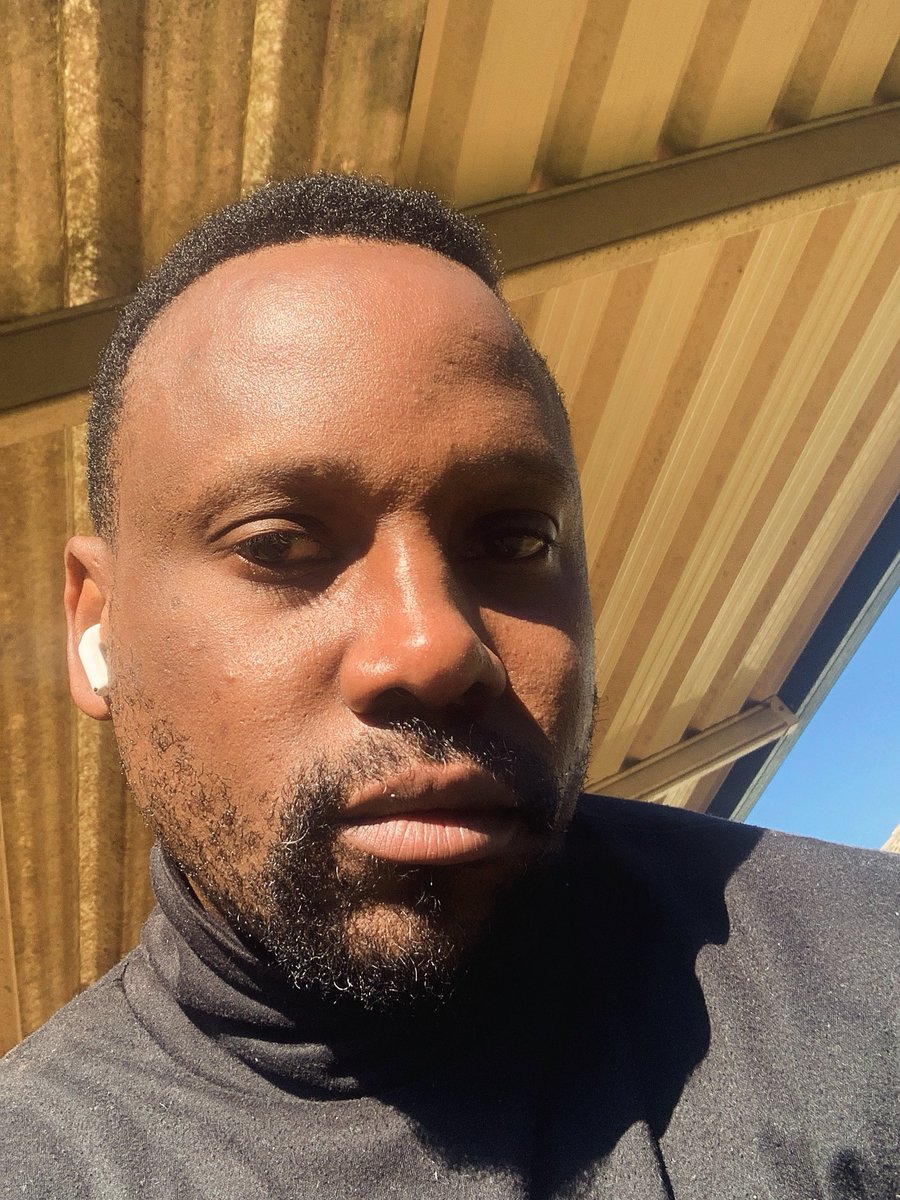 CedricMwat84324's tweet image. Being broke restores default settings; —it&apos;s madhumbe for lunch! Don&apos;t believe Diaspora life yepaSocial Media! Every inch is earned through suffering! 🤣 There is always a peak &amp;amp; a valley, something my old mentor SJ taught me through a book she gifted me. #developmentdialogue