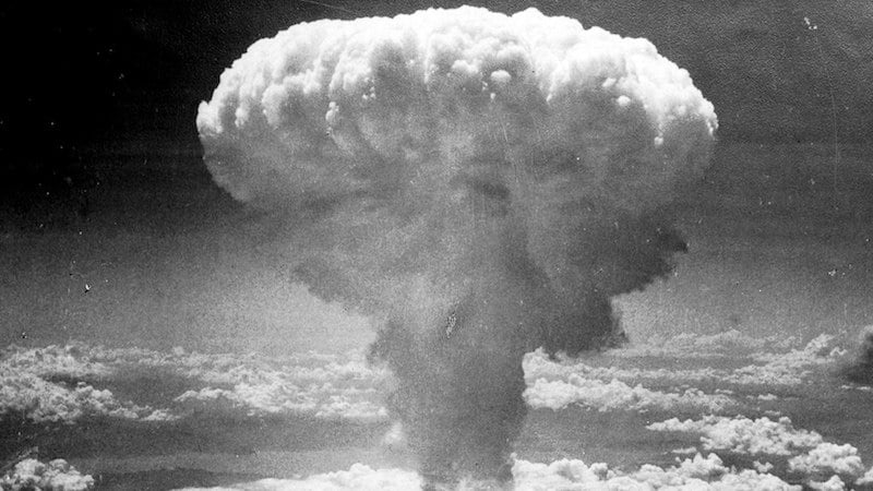 Heute vor 80 J. hat die USA einen nuklearen Terroranschlag auf Hiroshima gemacht mit dem Ziel möglichst viele japanische Zivilisten zu ermorden. 85% der US-Amerikaner befürwortet und diesen Terroranschlag. Trotzdem setzt man heute Islam und nicht das Christentum mit Terror gleich