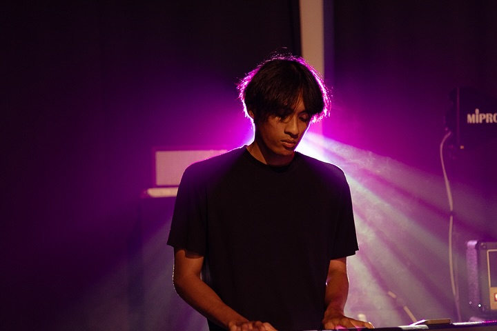 Salam takziah buat Teh Tarik Senja atas pemergian Addin Mikhail, keyboardist. Al-fatihah. Thank you for your music, Addin. 🥀