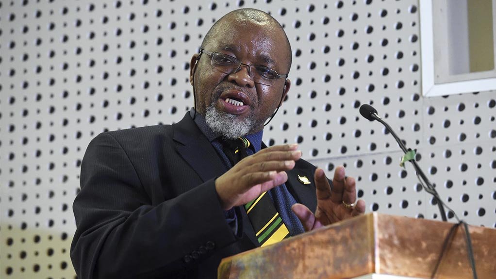 #Mantashe wants all #diamond producers to contribute towards collective diamond marketing efforts   #swagefast #mining   zurl.co/oGGdy