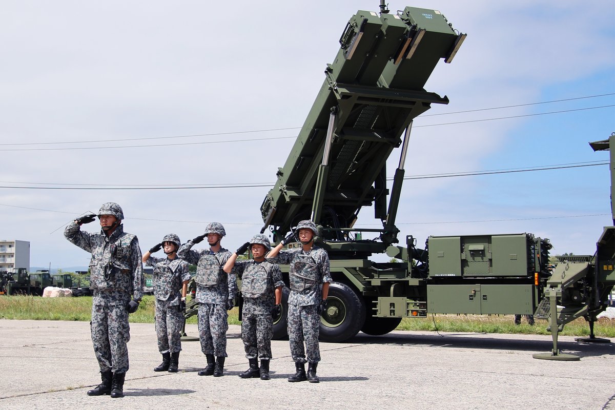 #航空自衛隊 #八雲分屯基地 創立48周年記念行事に約1000人が来場。C130H体験搭乗や陸海空の装備品展示、千歳救難隊による訓練展示など、多彩なプログラムが催された。司令「地域に信頼される存在に。50周年に向け盛り上げていこう」
<a href="/JASDF_YAKUMO/">航空自衛隊八雲分屯基地</a>
【記事は下記をクリック】
 dailydefense.jp/newsDetail/416…